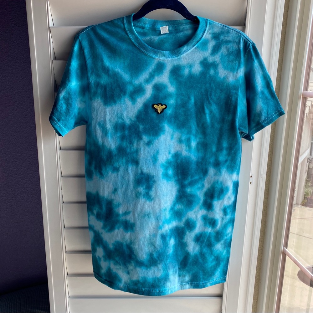 🪲 Tie dyed bee t shirt! - Picture 1 of 4